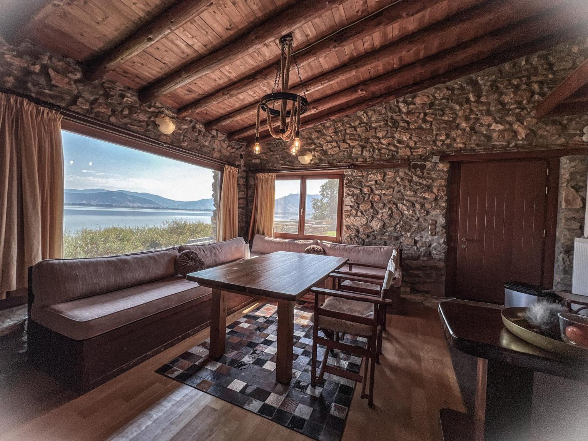 The Little Stone House By The Lake แคซโทเรีย ภายนอก รูปภาพ