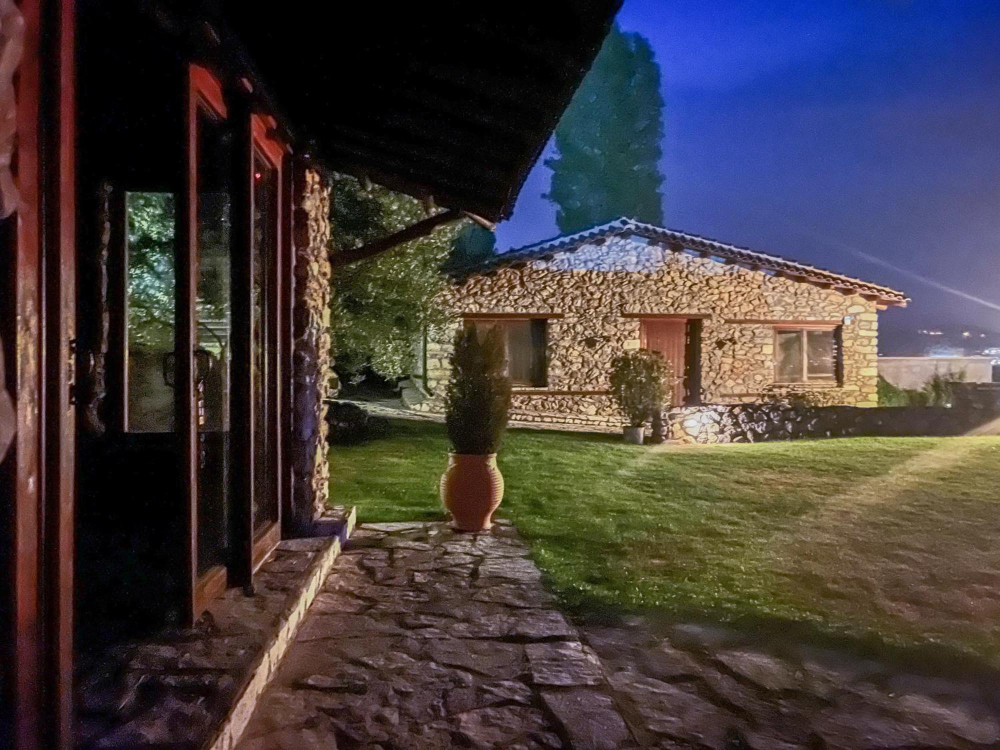 The Little Stone House By The Lake แคซโทเรีย ภายนอก รูปภาพ